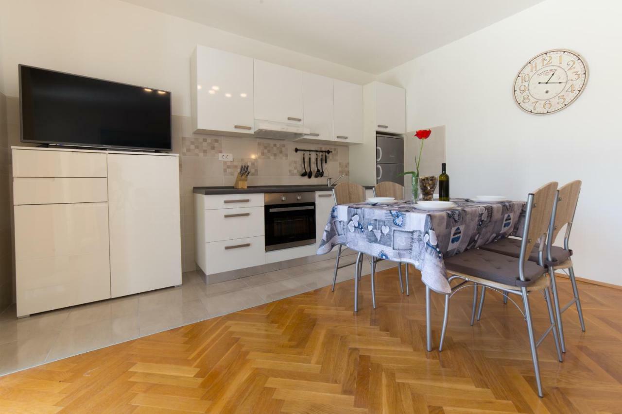 Apartments Raspolic كاستاف المظهر الخارجي الصورة