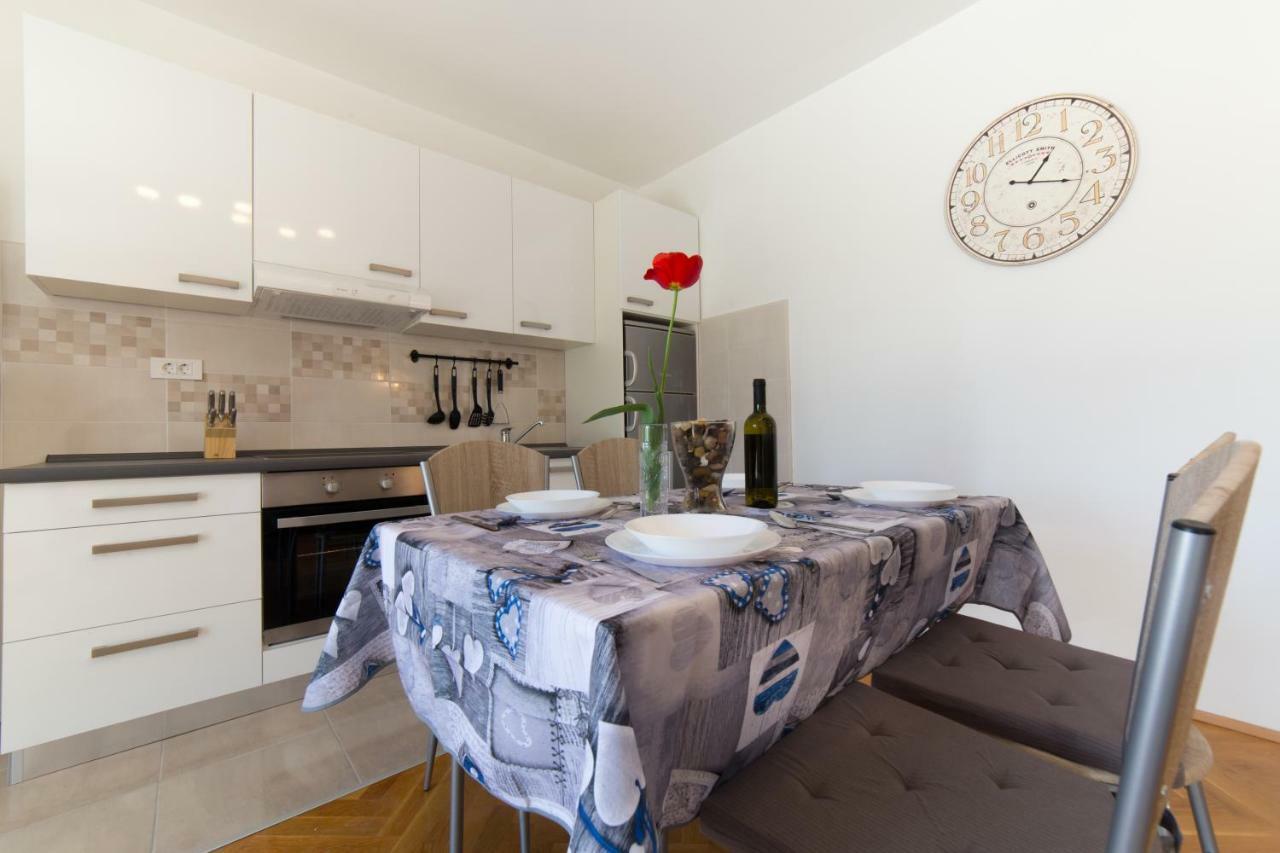 Apartments Raspolic كاستاف المظهر الخارجي الصورة