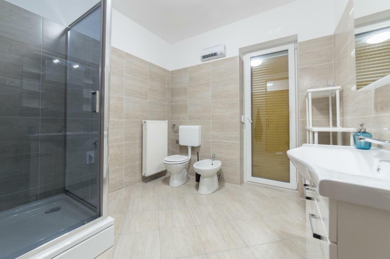 Apartments Raspolic كاستاف الغرفة الصورة