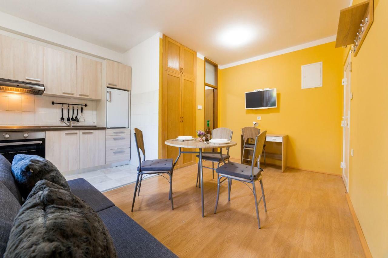 Apartments Raspolic كاستاف المظهر الخارجي الصورة