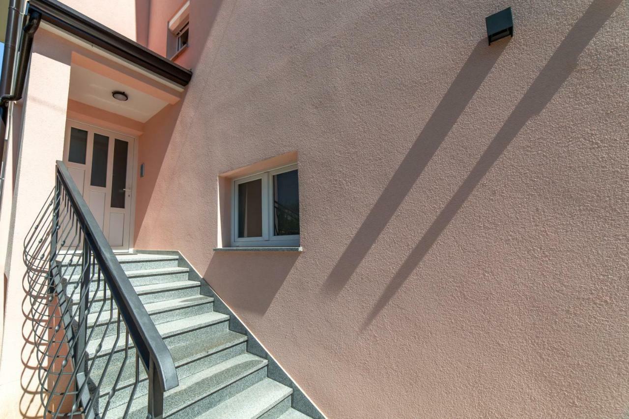 Apartments Raspolic كاستاف المظهر الخارجي الصورة